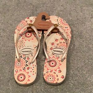 Havainas flip flops new! Size 4/5 or 35-36